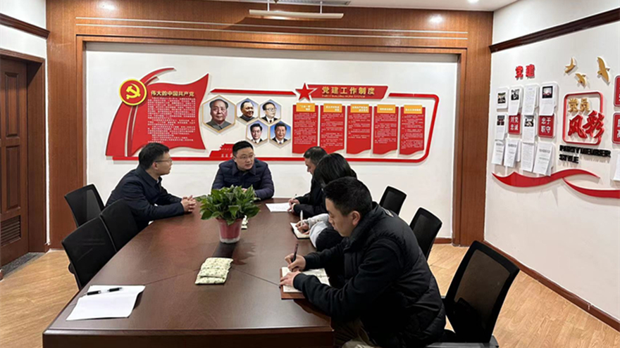 圖五：集團(tuán)總會(huì)計(jì)師齊飛、副總經(jīng)理馬江水督導(dǎo)金控小貸安全工作
